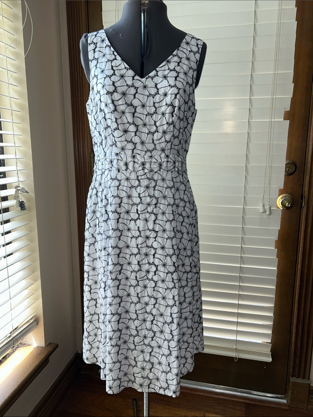 Believe Cotton White and Black Embroidered Sleeveless Dress Y2K Size 10 preowned